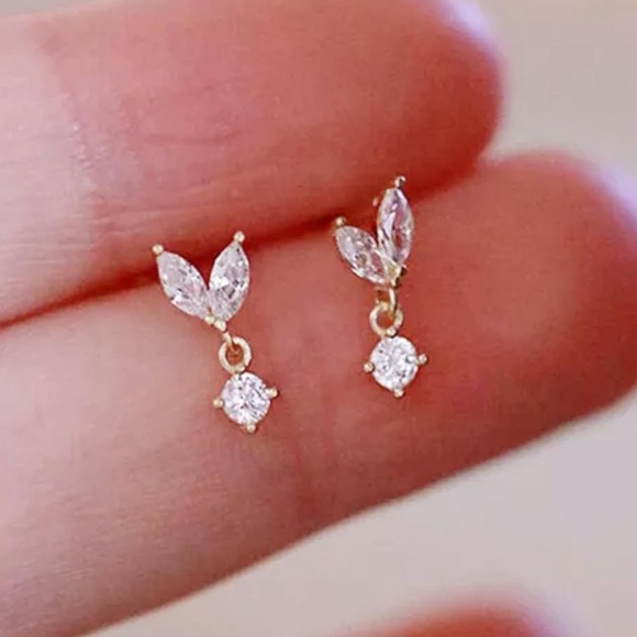 Swarovski Gold  Crystal Earrings - Picture 3 of 6